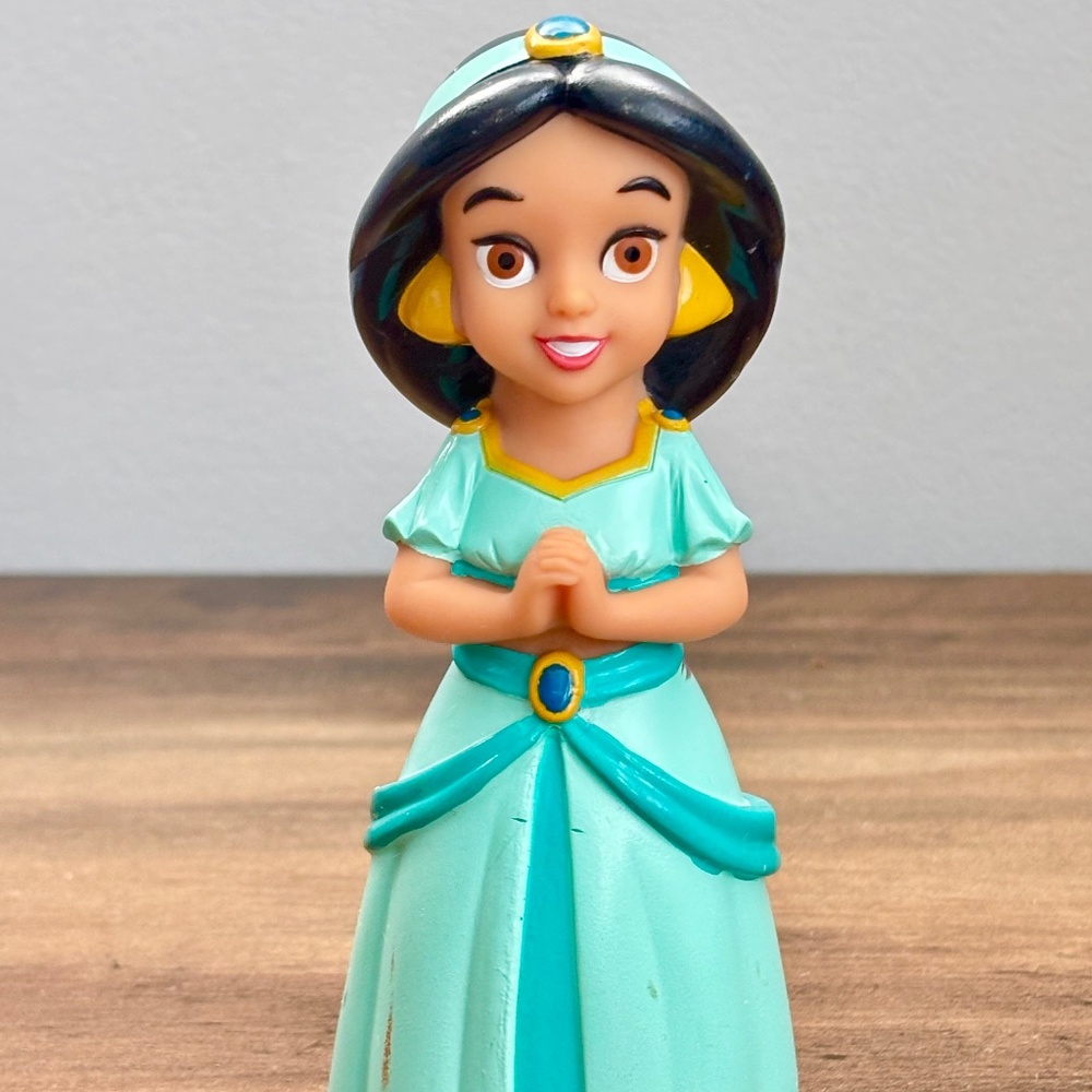 DISNEY Parks Aladdin Princess JASMINE Vinyl Bath Pool Toy Figure Cake Topper
